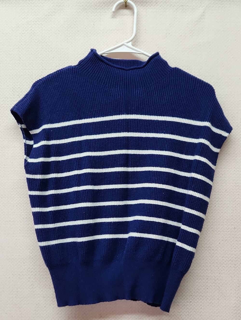 🚨2/$25 or 5/$50🚨Navy and White Striped Mock Neck Sweater